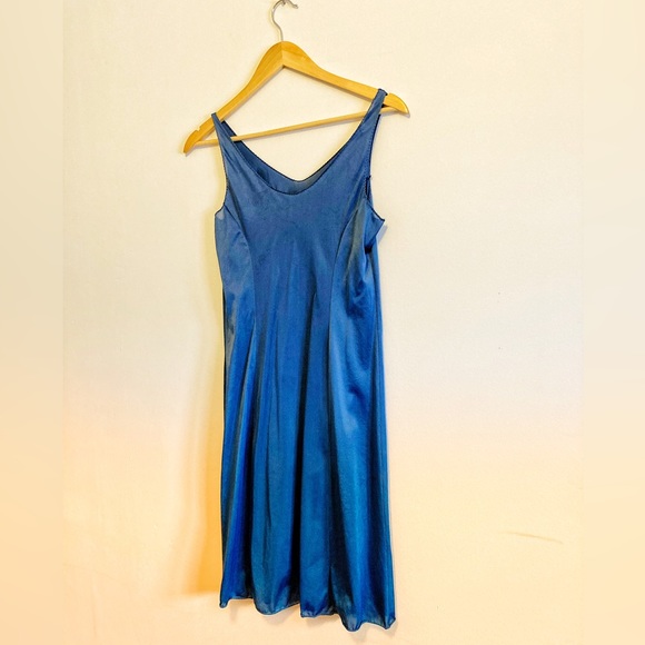 VTG Slip Dress - Picture 6 of 7